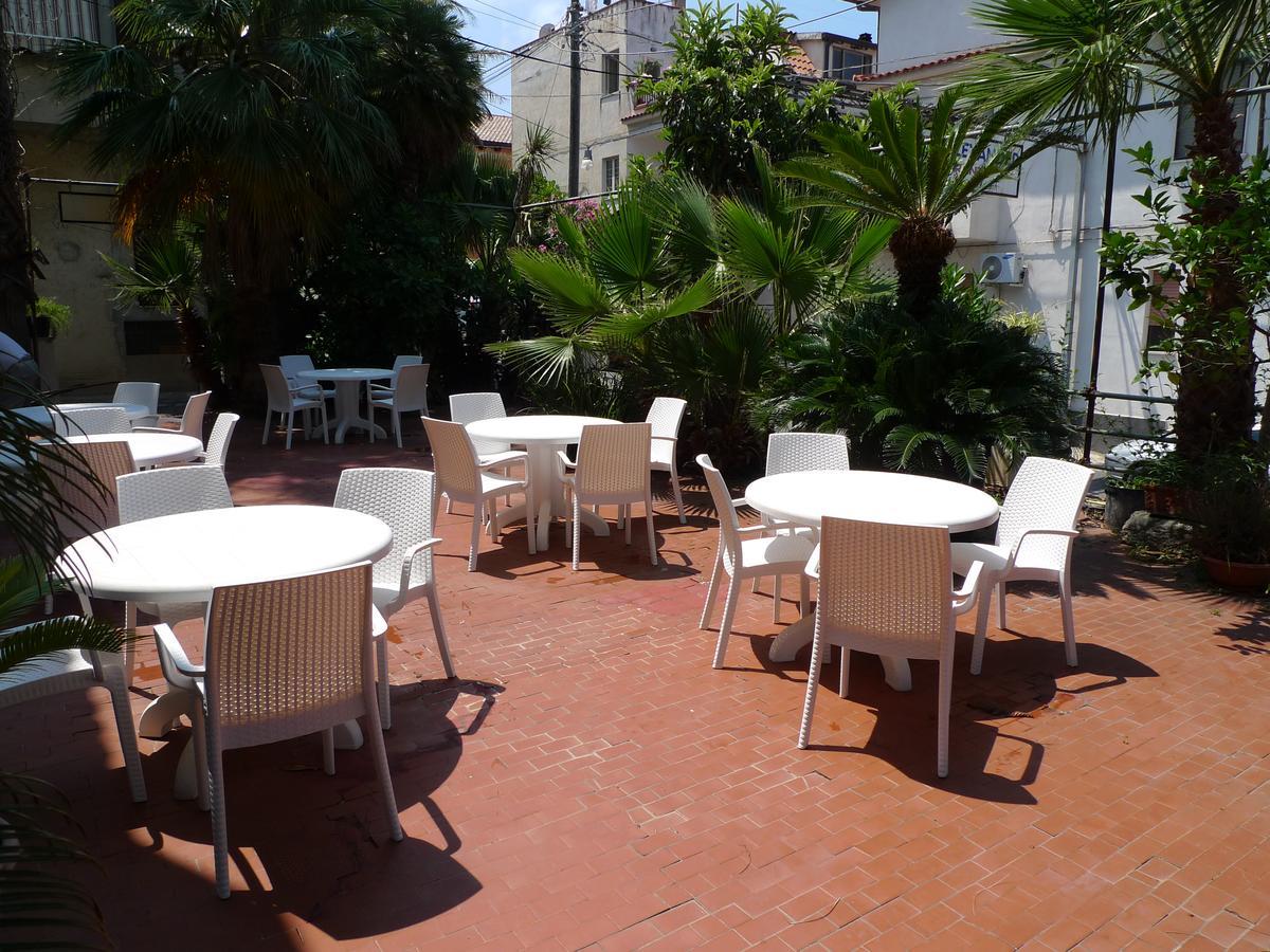 Hotel Alexander Санта Доменика Екстериор снимка