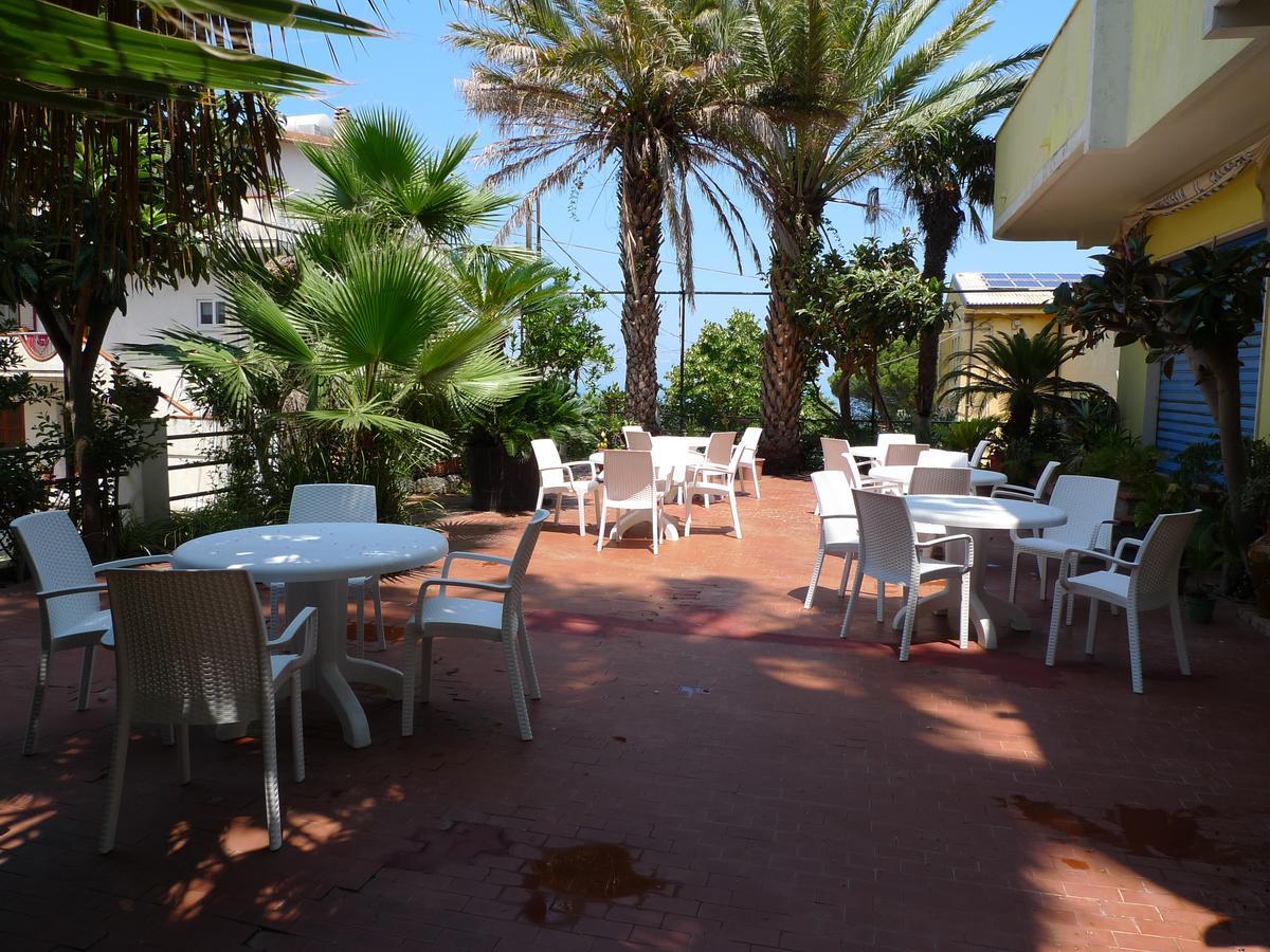 Hotel Alexander Санта Доменика Екстериор снимка