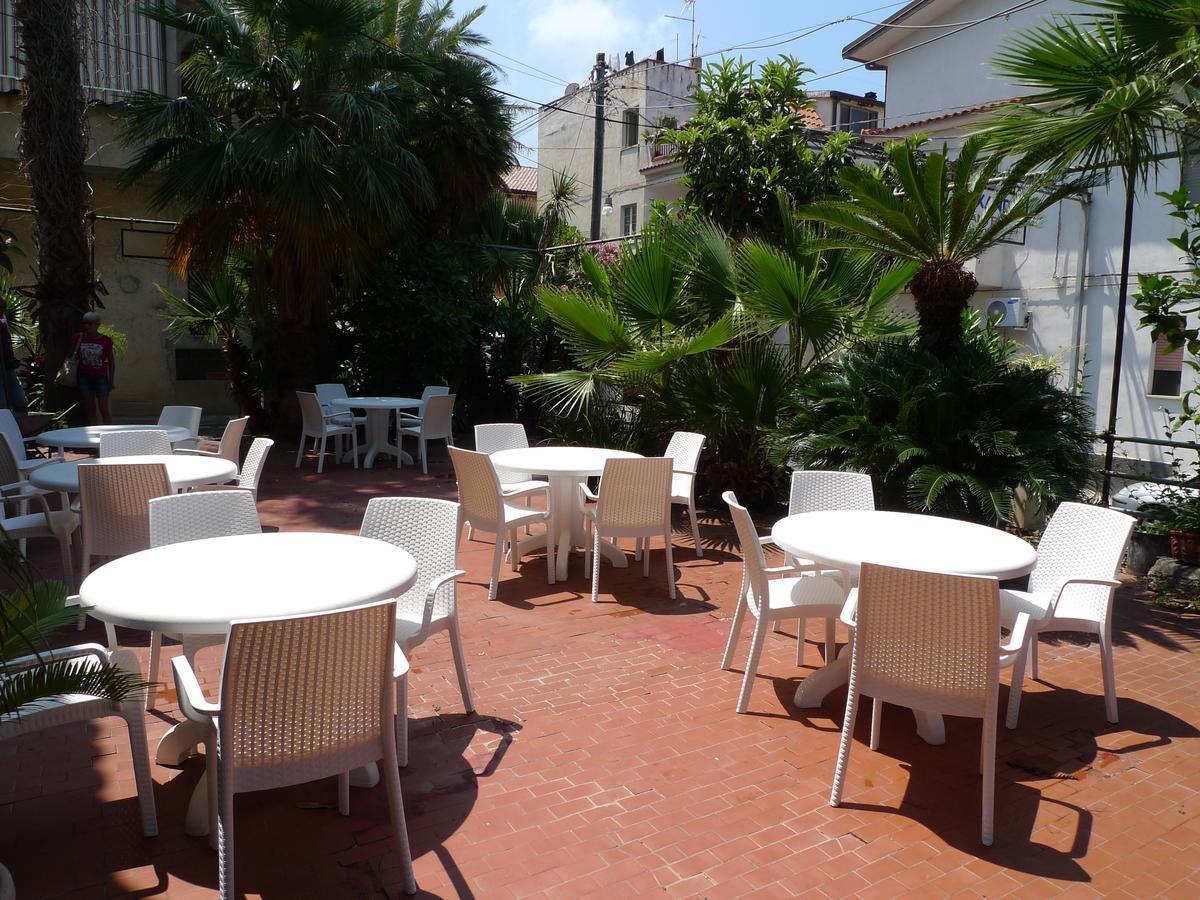 Hotel Alexander Санта Доменика Екстериор снимка