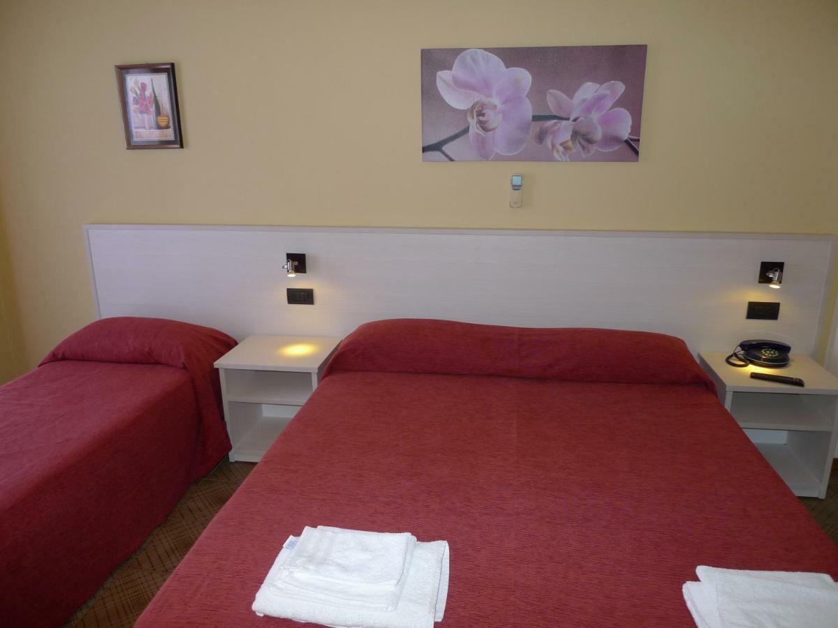 Hotel Alexander Санта Доменика Екстериор снимка