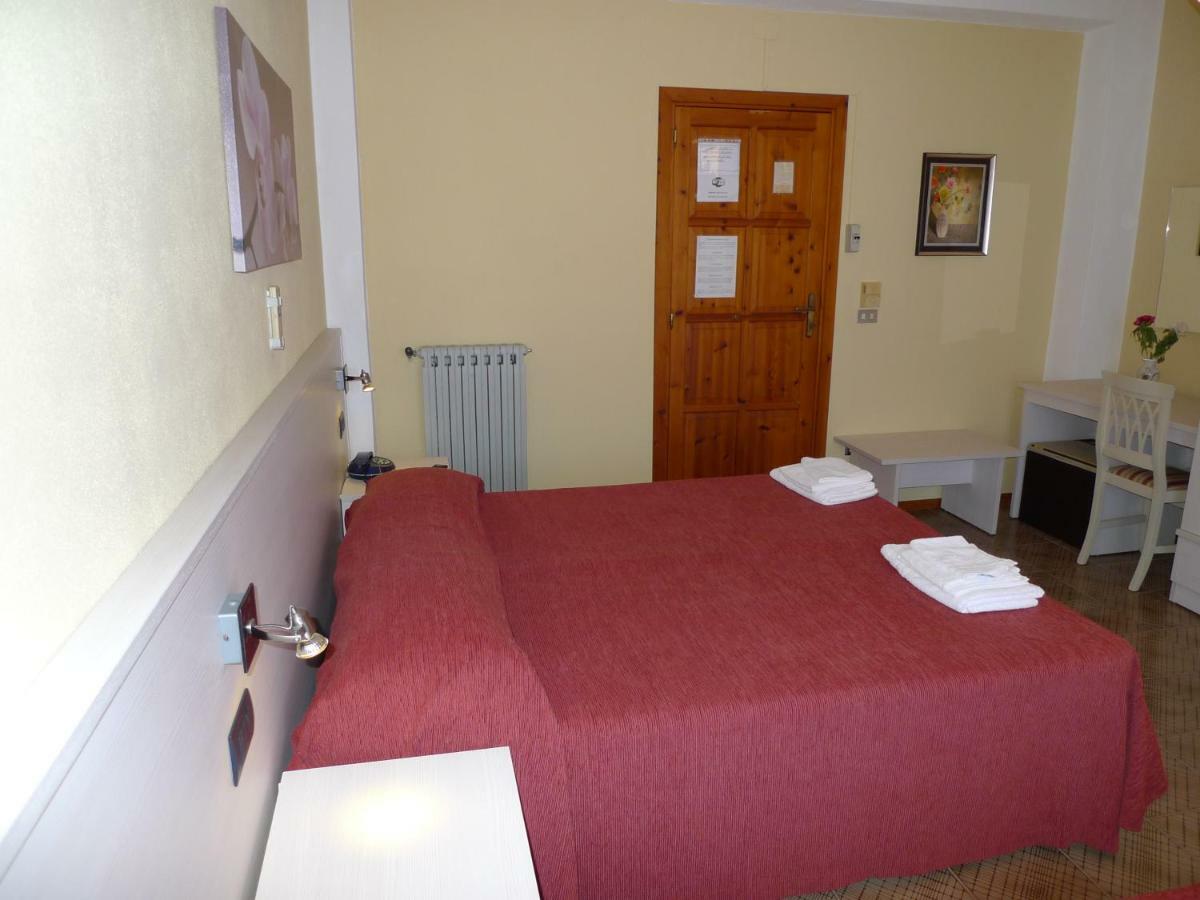 Hotel Alexander Санта Доменика Екстериор снимка