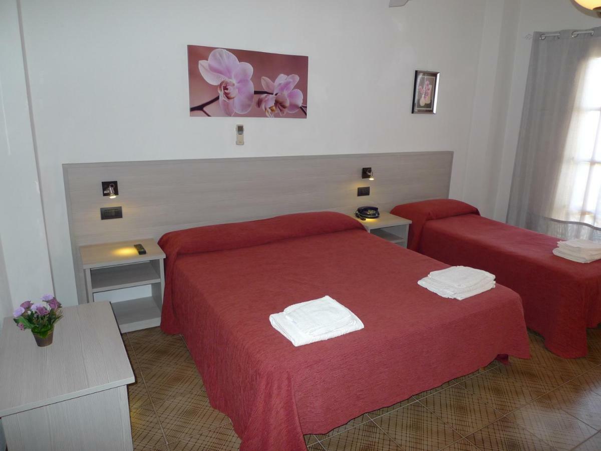 Hotel Alexander Санта Доменика Екстериор снимка