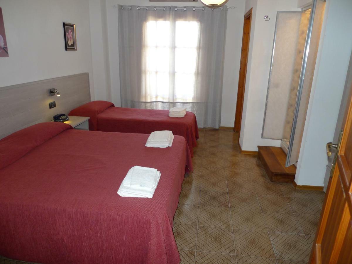 Hotel Alexander Санта Доменика Екстериор снимка
