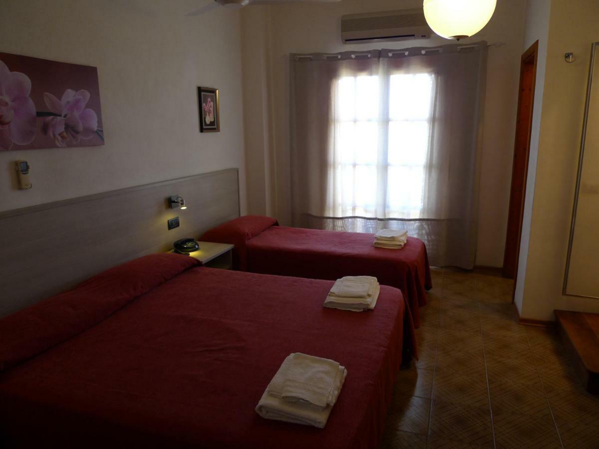 Hotel Alexander Санта Доменика Екстериор снимка